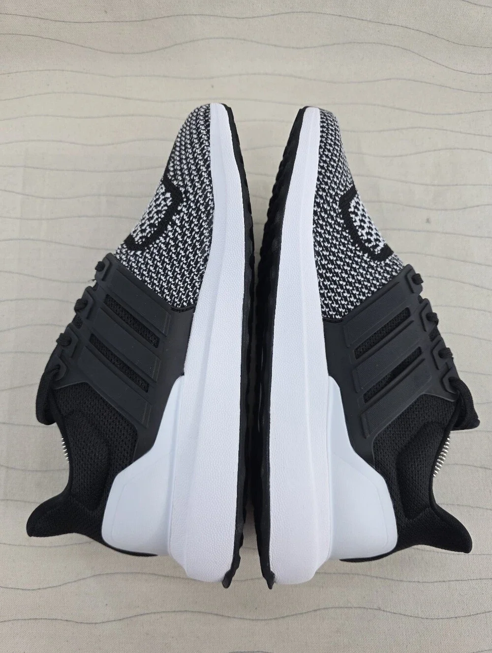 Adidas Mens Ultradream DNA Black White Athletic Sneakers Shoes JS0313 Size 8 EUC